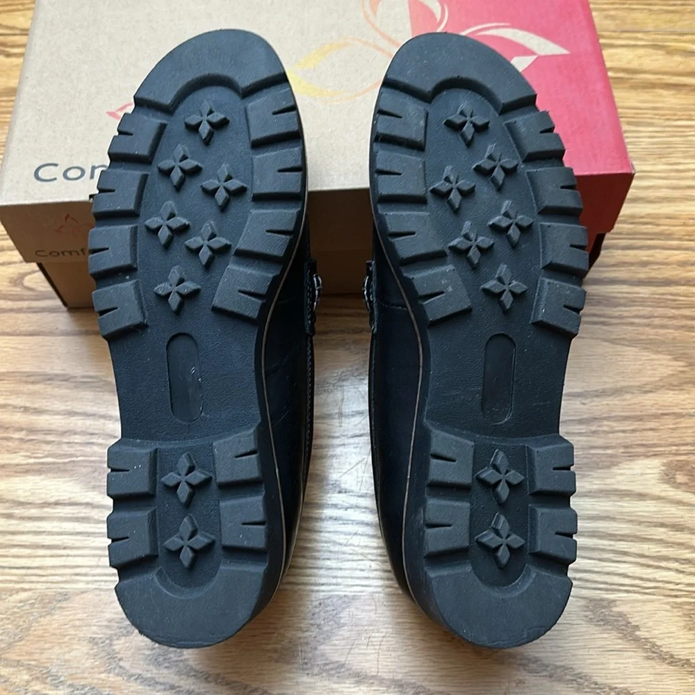 Women’s Comfortiva Linz Black Loafer - Picture 3 of 6